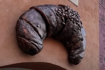 Nova skulptura na Staroj tržnici izazvala prijepore jer neke građane podsjeća na...